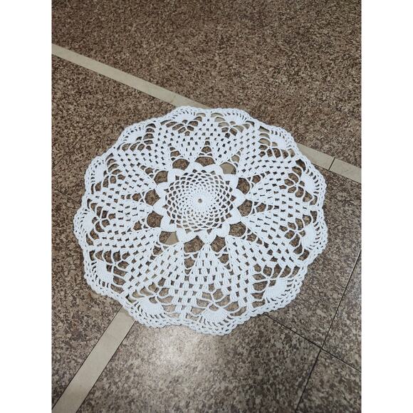 8 White Hand Crocheted Elegant Round Doilies Table Topper Mat Cottage Core - Picture 11 of 16
